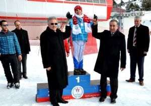 Vali Kahraman'dan özel sporculara övgü